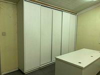 Grote bureaus, bureaustoel, printer en kasten - afbeelding 27 van  30