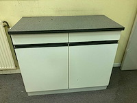 Grote bureaus, bureaustoel, printer en kasten - afbeelding 29 van  30