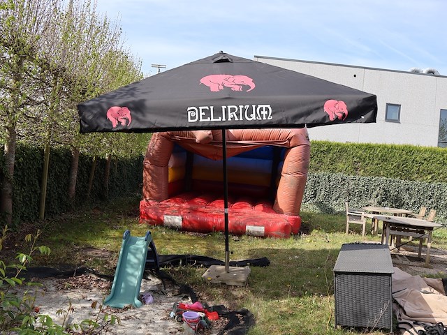 Grote delirium parasol op voet - afbeelding 1 van  6