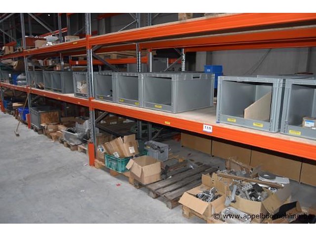 Grote diverse partij bevestigingsmaterialen wo. montagebeugels voor zonnepanelen - afbeelding 1 van  9