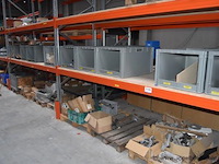 Grote diverse partij bevestigingsmaterialen wo. montagebeugels voor zonnepanelen - afbeelding 1 van  9