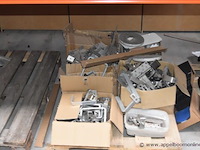 Grote diverse partij bevestigingsmaterialen wo. montagebeugels voor zonnepanelen - afbeelding 2 van  9