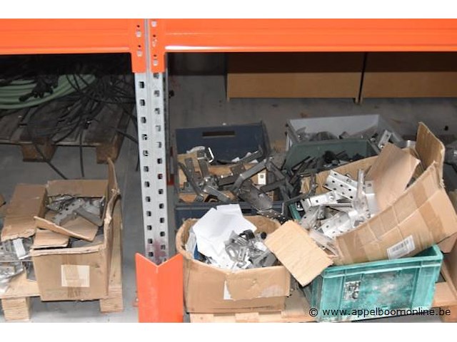 Grote diverse partij bevestigingsmaterialen wo. montagebeugels voor zonnepanelen - afbeelding 3 van  9