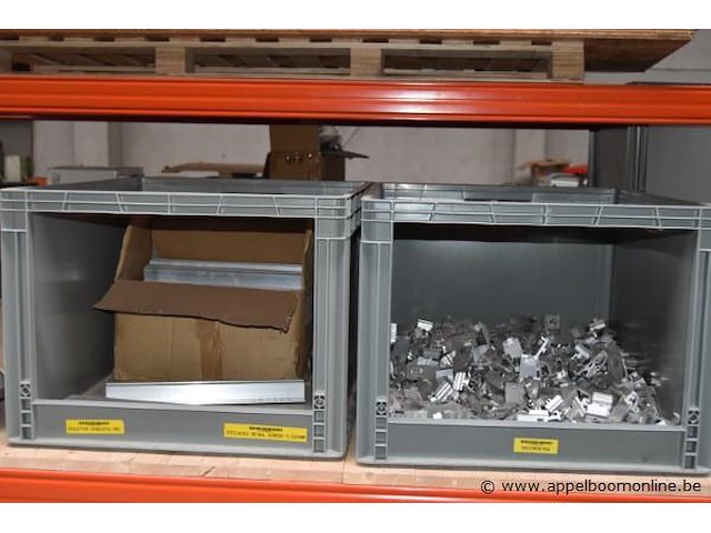 Grote diverse partij bevestigingsmaterialen wo. montagebeugels voor zonnepanelen - afbeelding 4 van  9