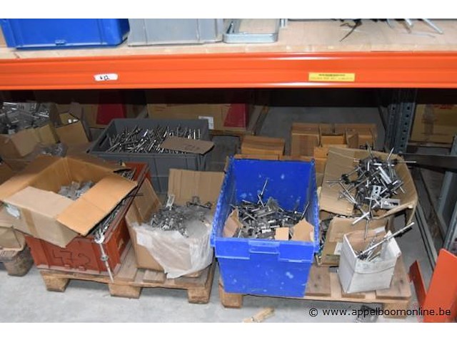 Grote diverse partij bevestigingsmaterialen wo. montagebeugels voor zonnepanelen - afbeelding 5 van  9