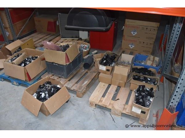 Grote diverse partij bevestigingsmaterialen wo. montagebeugels voor zonnepanelen - afbeelding 7 van  9