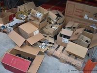 Grote diverse partij bevestigingsmaterialen wo. montagebeugels voor zonnepanelen - afbeelding 8 van  9