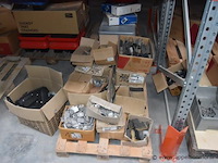 Grote diverse partij bevestigingsmaterialen wo. montagebeugels voor zonnepanelen - afbeelding 9 van  9