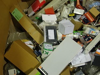 Grote doos met inhoud - afbeelding 3 van  3