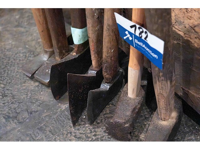 Grote hamers en gesmede bijlen - afbeelding 2 van  2