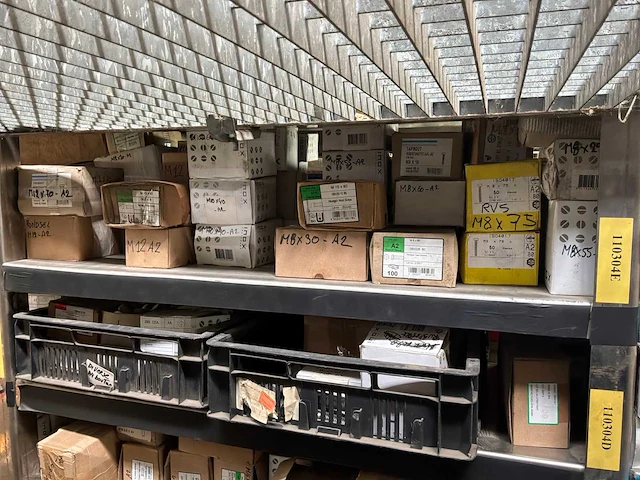 Grote hoeveelheid bouten en moeren inox - afbeelding 3 van  15