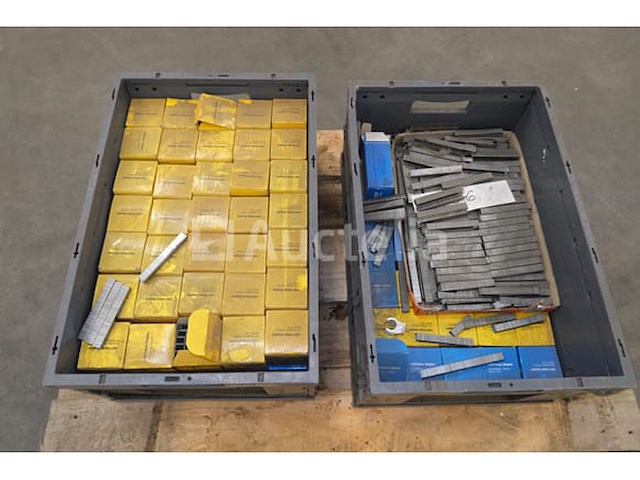 Grote hoeveelheid gereedschapsnieten - afbeelding 1 van  4