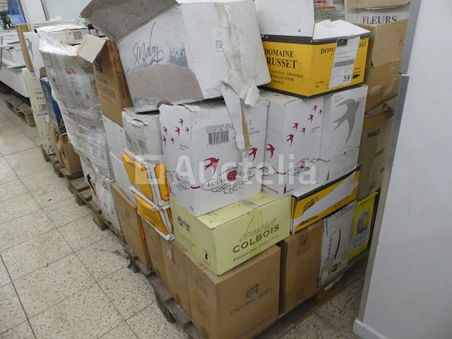 Grote hoeveelheid wijn - afbeelding 9 van  20