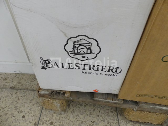 Grote hoeveelheid wijn - afbeelding 17 van  20