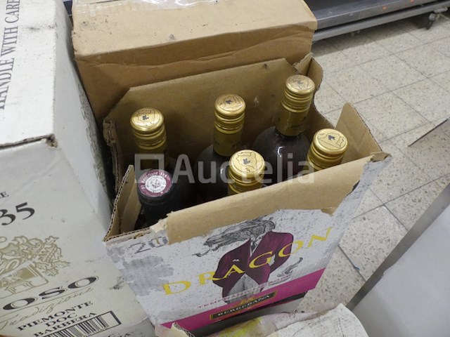 Grote hoeveelheid wijn - afbeelding 5 van  10