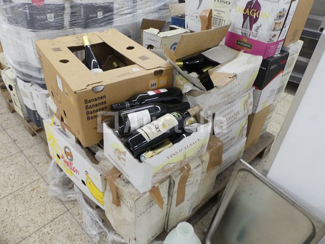 Grote hoeveelheid wijn - afbeelding 6 van  10