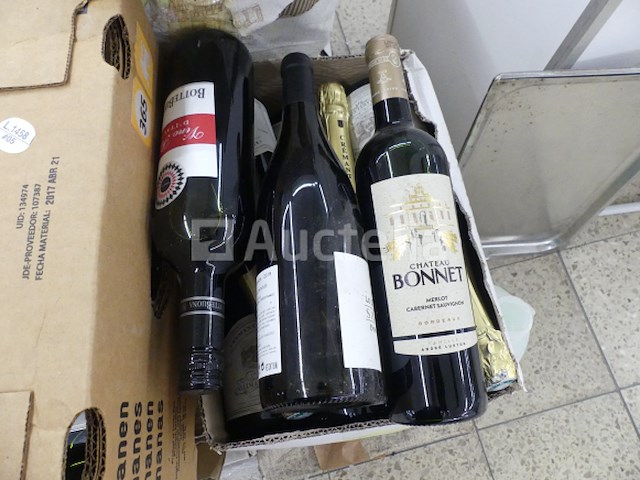 Grote hoeveelheid wijn - afbeelding 9 van  10