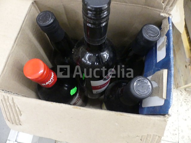 Grote hoeveelheid wijnen - afbeelding 1 van  17