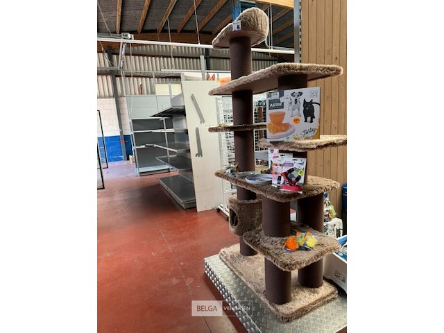 Grote krabpaal met div spullen voor katten - afbeelding 1 van  6