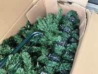 Grote kunststof kerstboom - afbeelding 2 van  3