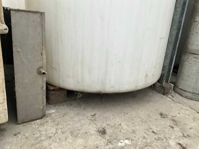 Grote kunststoffen vaten (2x) - afbeelding 4 van  7