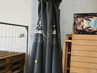 Grote liefmans parasol met voet - afbeelding 4 van  5