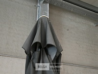 Grote liefmans parasol met voet - afbeelding 2 van  5