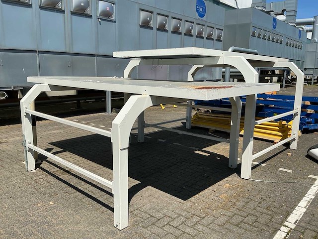 Grote metalen constructies (2x) - afbeelding 1 van  8