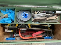 Grote metalen gereedschaps/opbergkoffer met inhoud - afbeelding 3 van  5