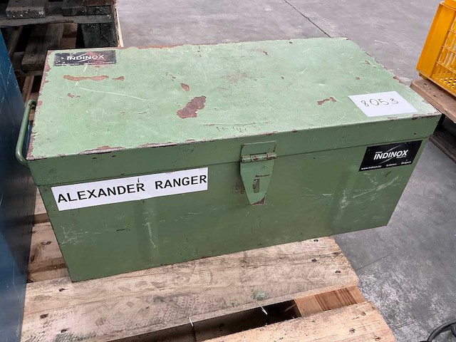 Grote metalen gereedschaps/opbergkoffer met inhoud - afbeelding 2 van  3