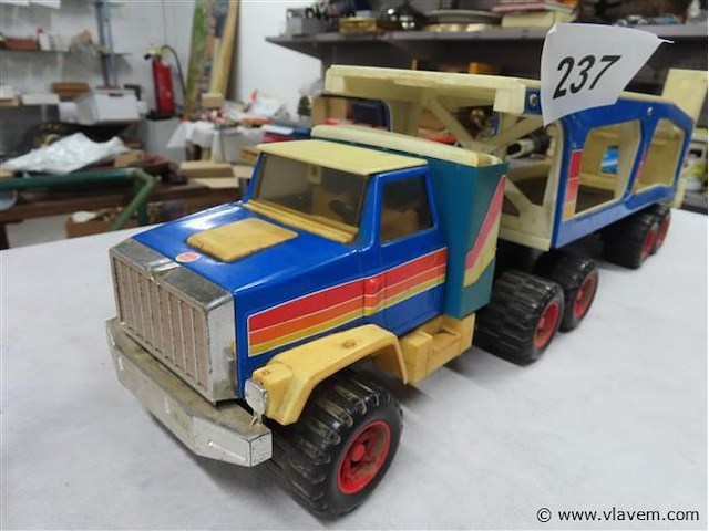 Grote metalen truck - afbeelding 2 van  3