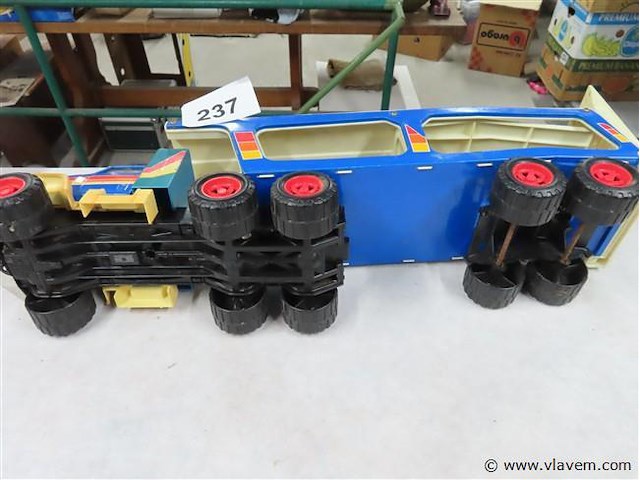 Grote metalen truck - afbeelding 3 van  3