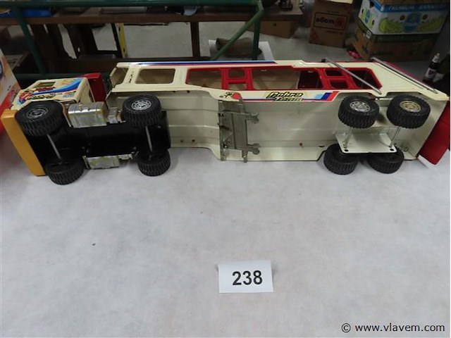 Grote metalen truck - afbeelding 3 van  3