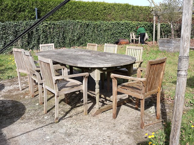 Grote ovalen tafel - afbeelding 1 van  7