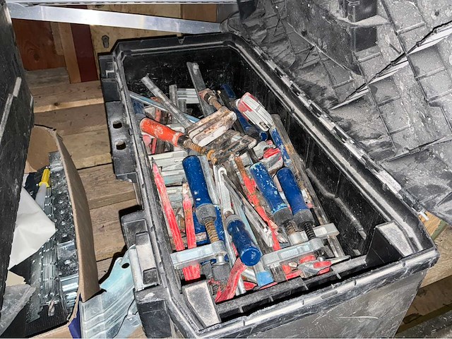 Grote partij aannemersmateriaal - afbeelding 26 van  31