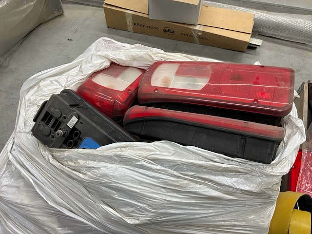 Grote partij achterlicht armaturen - afbeelding 3 van  3