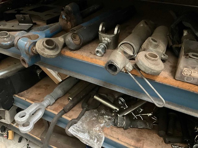 Grote partij agro machineonderdelen - afbeelding 5 van  7