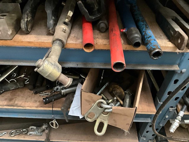 Grote partij agro machineonderdelen - afbeelding 6 van  7