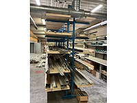 Grote partij aluminium profielen met montagestukken op zolderverdieping - afbeelding 7 van  9