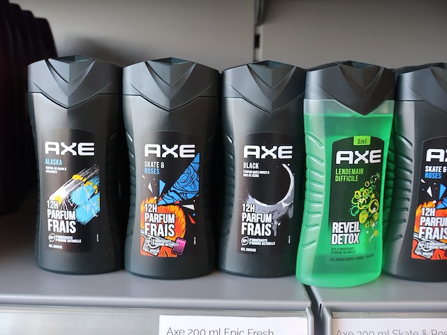 Grote partij axe (plm 100) - afbeelding 2 van  7