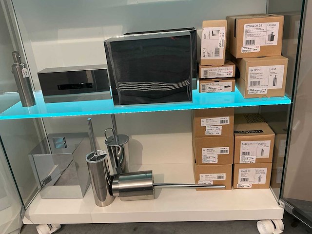 Grote partij badaccessoires - afbeelding 2 van  19