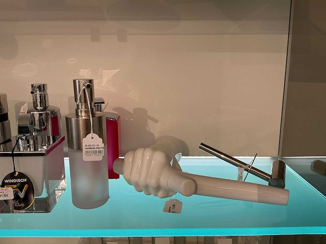 Grote partij badaccessoires - afbeelding 5 van  19