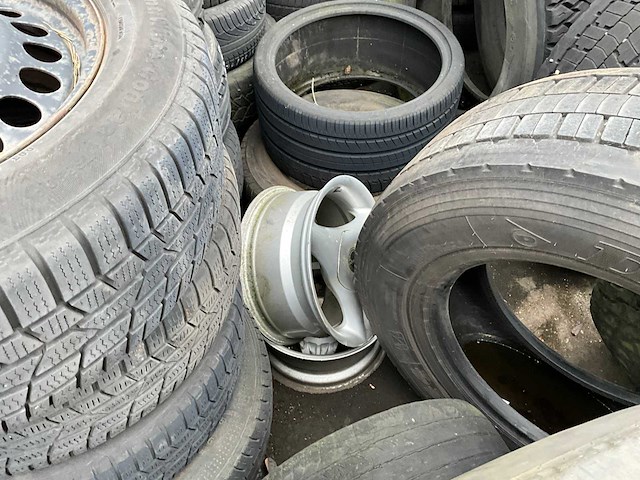 Grote partij banden (bmw, audi, ...) - afbeelding 16 van  16
