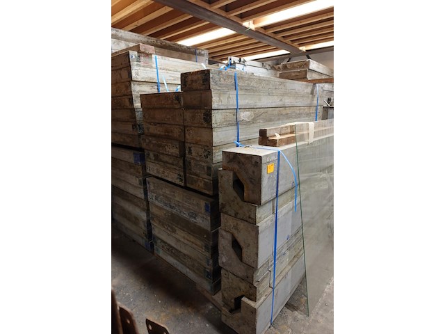 Grote partij bekisting / doka - afbeelding 13 van  17