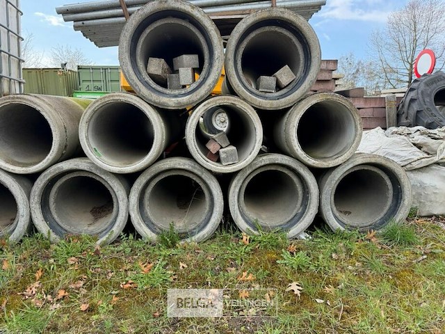 Grote partij betonbuizen - afbeelding 1 van  2