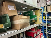 Grote partij bevestigingsmateriaal - afbeelding 11 van  65