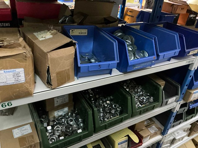 Grote partij bevestigingsmateriaal - afbeelding 26 van  65