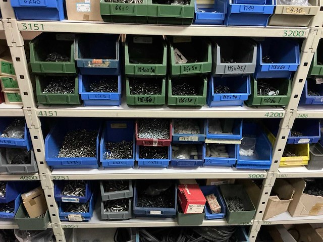 Grote partij bevestigingsmateriaal - afbeelding 36 van  65