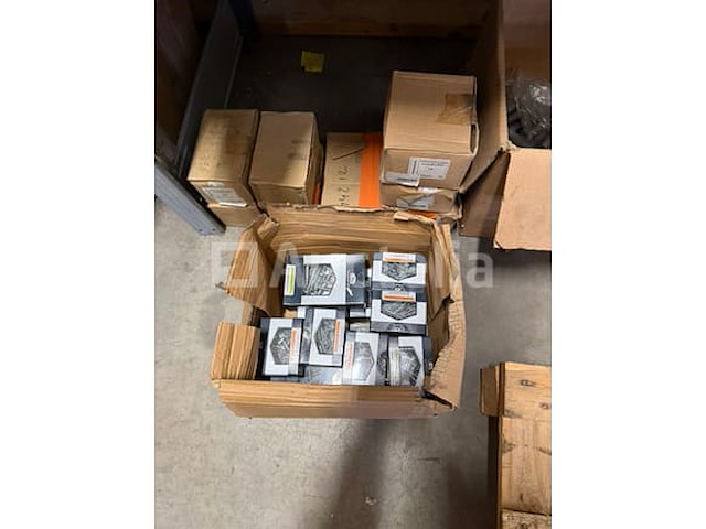 Grote partij bevestigingsmaterialen. schroeven, ankers, bouten en moeren waaronder rvs - afbeelding 9 van  20