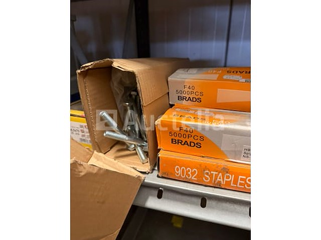 Grote partij bevestigingsmaterialen. schroeven, ankers, bouten en moeren waaronder rvs - afbeelding 11 van  20